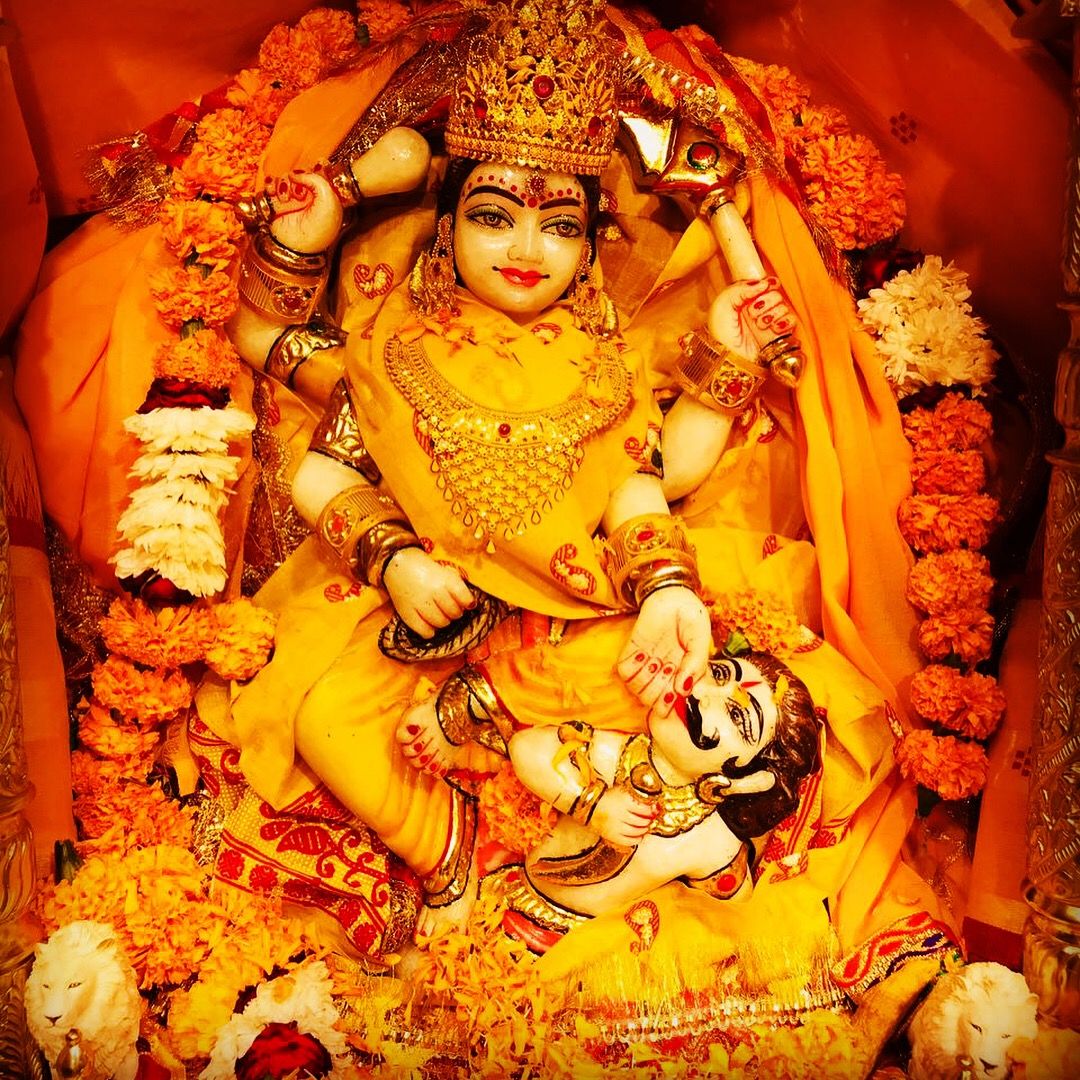 https://static.punjabkesari.in/multimedia/2020_5image_14_03_514747022maabaglamukhi3.jpg